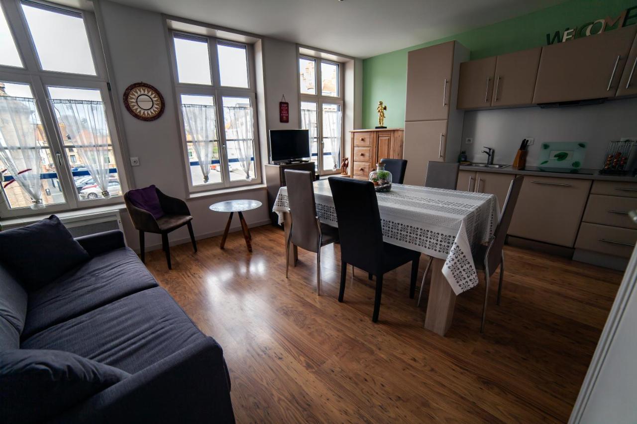 2 Gites Au Coeur De Bergues Bagian luar foto